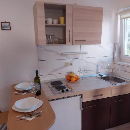 Apartment I&r *